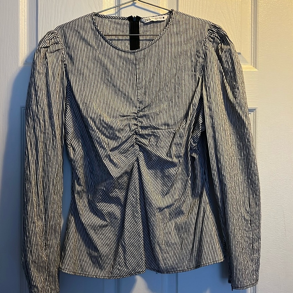 Zara women’s XL. Long sleeved rutched front blouse